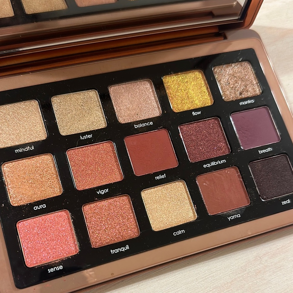 Neutral & Warm Eyeshadow Palette - Mixed Metallic and Matte Shades - Picture 6 of 6
